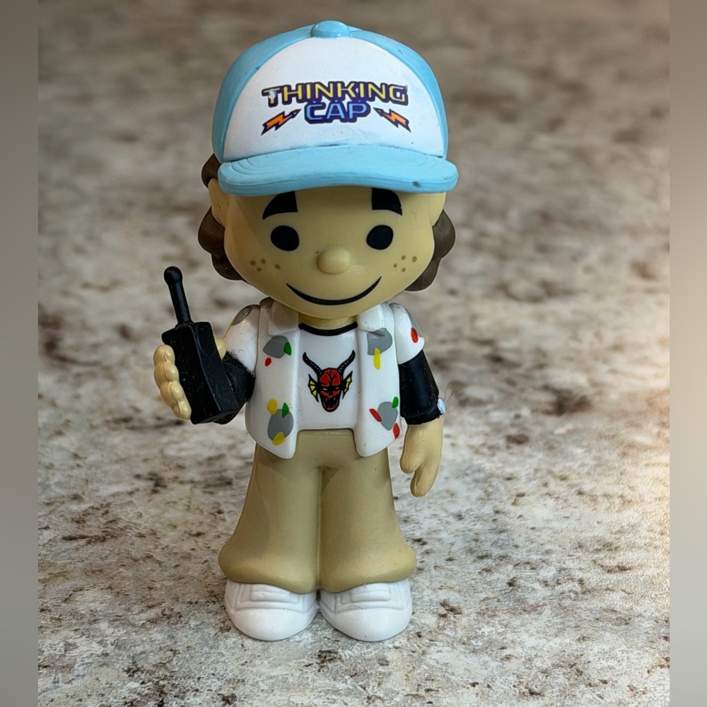 Funko Mystery Mini Stranger Things Season 4 DUSTIN HENDERSON (Hellfire Club)